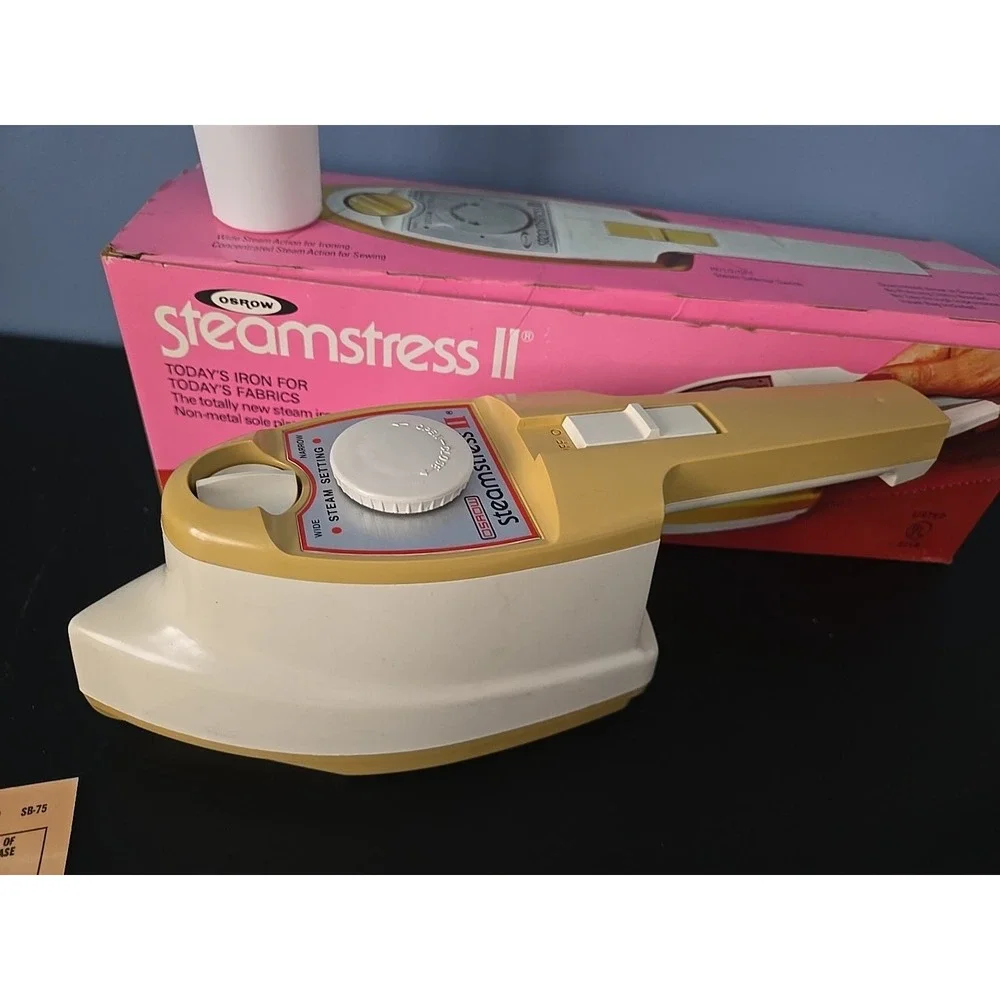 Vintage Oscrow Steamstress II 2‎ Lightweight Travel Steam Iron Made In The USA